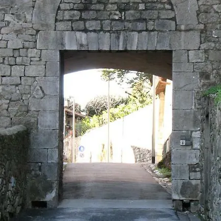 Borgo Della Rocca ベッド・アンド・ブレックファスト モンテムルロ