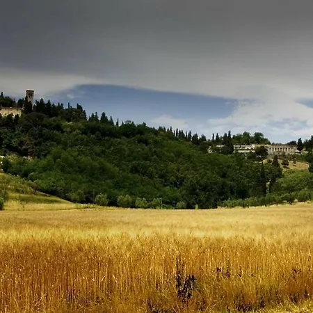 Borgo Della Rocca * Монтемурло
