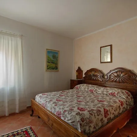 Borgo Della Rocca B&B 몬테무를로